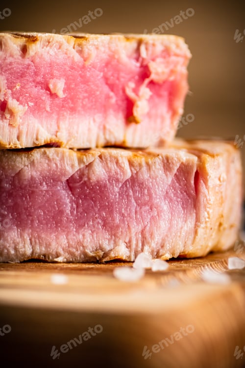 Preview: A piece of grilled tuna on a cutting board.