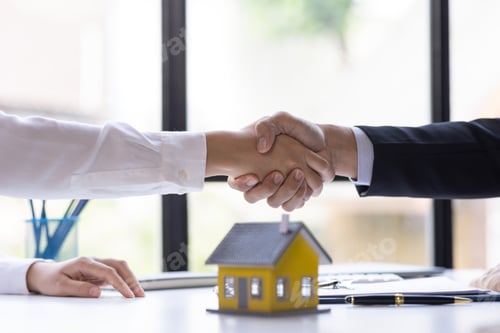 Preview: Handshake Real estate brokerage agent Deliver a sample of a model house to the customer, mortgage lo
