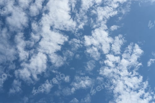 Vorschau: Wunderschöner Blick auf den blauen Himmel