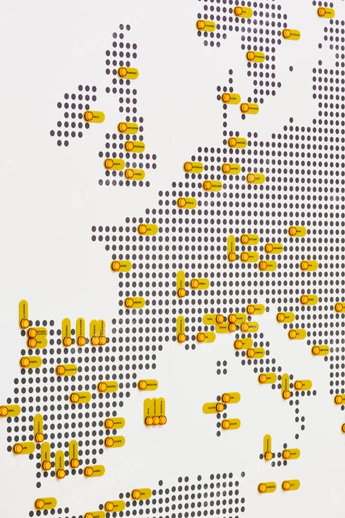 Preview: European map detail with main cities in spanish language. Travel