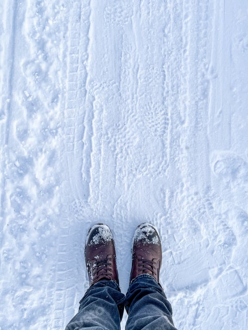 Preview: feet in boots standing in the snow