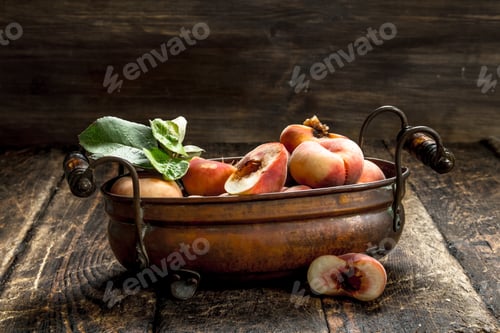 Preview: Fresh peaches in a bowl.