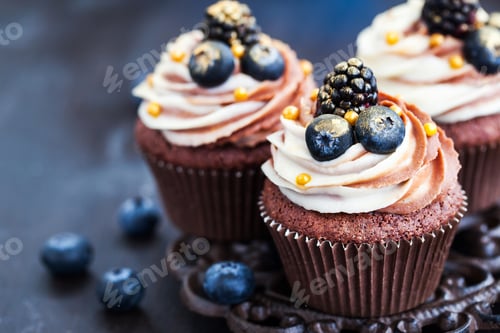 Preview: Delicious Chocolate Cupcakes Decorated with Berries and Frosting