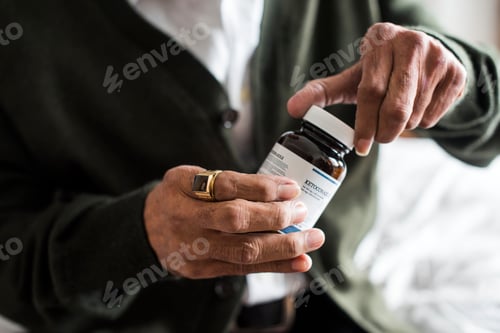 Preview: Senior man taking the medicines