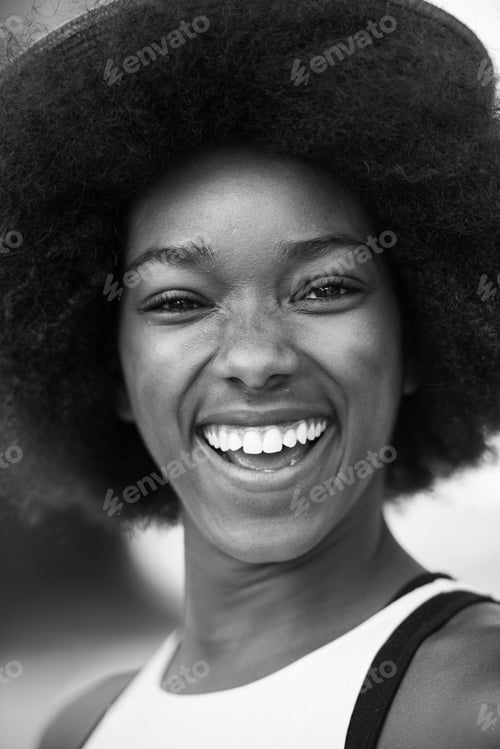 Preview: Close up portrait of a beautiful young african american woman sm