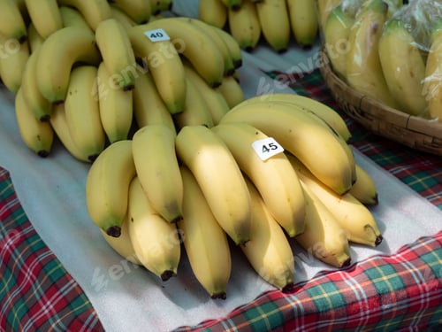 Preview: Fresh Bananas for Sale in Basket