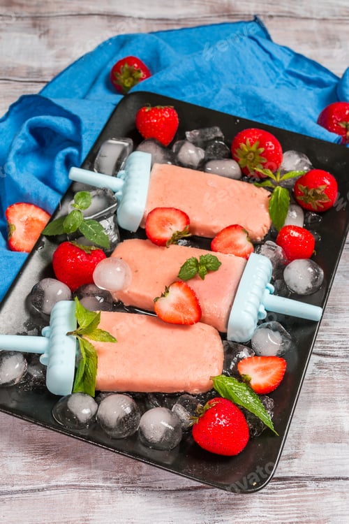 Preview: Homemade strawberry ice cream or popsicles