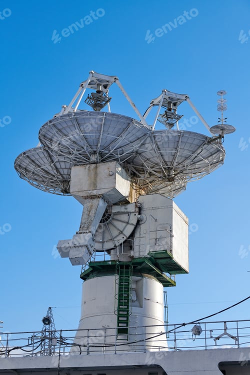 Preview: Mast of ship with navigation equipment, bottom view