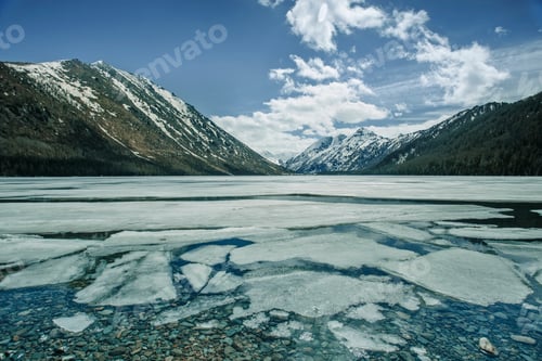 Preview: Multinskoe lake with ice in Altai mountains, Russia