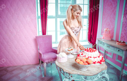 Preview: Blonde doll girl in a toy house