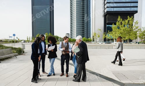 Preview: Multiethnic business people working outdoor from office building - Focus on center man face