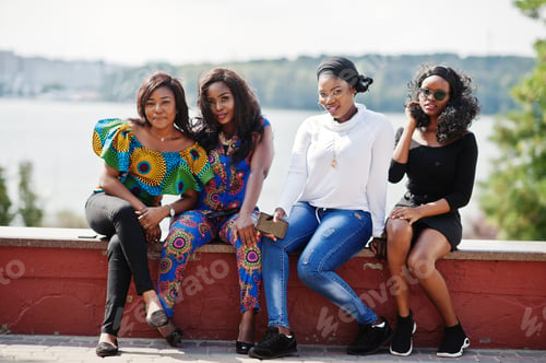 Preview: Group of african womens