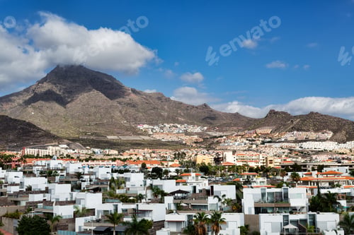 Preview: City by the volcanic Canary Islands