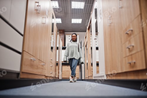 Preview: Shopping woman