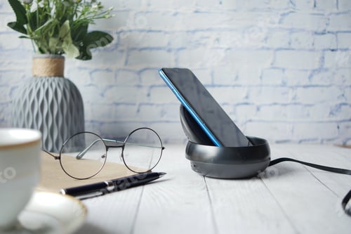 Preview: charging Smartphone using Wireless Charging Pad, top view