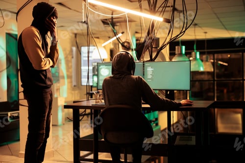 Preview: Team of thieves stealing passwords and cracking account