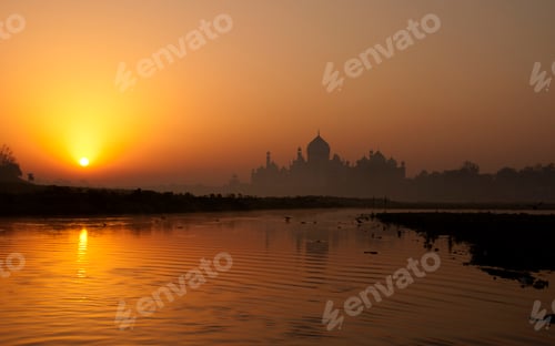 Preview: Taj Mahal scenic sunset view in Agra, India