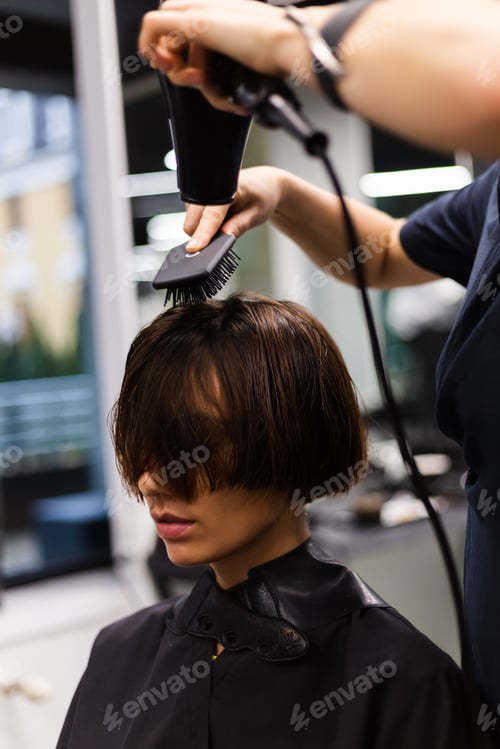 Preview: woman in beauty salon