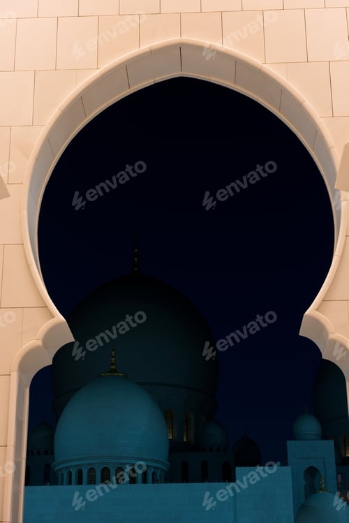 Preview: Sheikh Zayed White Mosque in Abu Dhabi at night