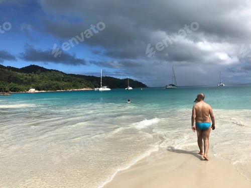 Preview: Man from behind at the beach