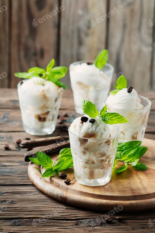 Preview: Coffee ice cream with raw coffe and mint