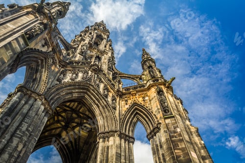 Preview: Scott Monument in sunny Edinburgh