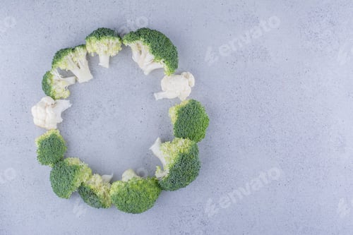 Preview: Broccoli arranged in a ring on marble background