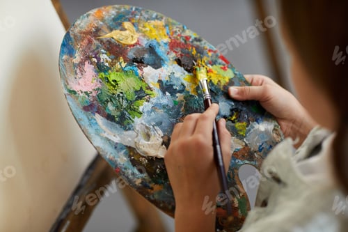Preview: Little Artist holding palette