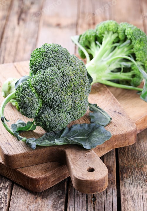 Preview: Broccoli on wooden boards