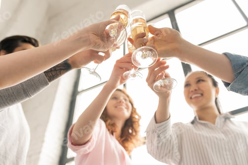 Preview: Cheers with champagne