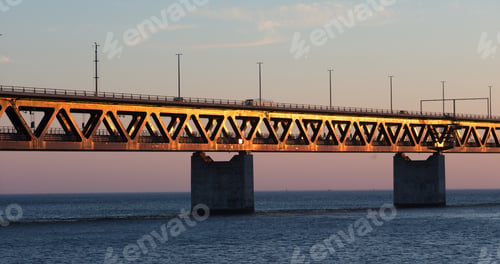 Preview: Beautiful shot of the Oresund Bridge over the water