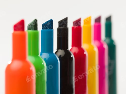 Preview: Closeup of colorful highlighters