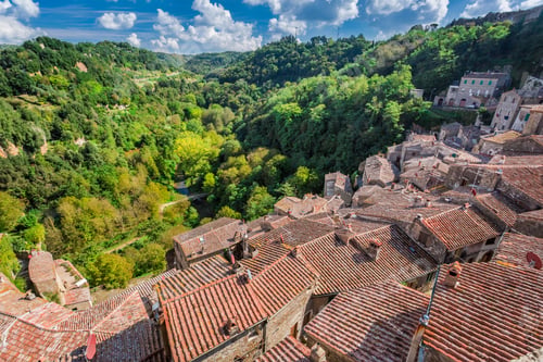Preview: View of a green valley in Sorano over red roofs, Italy