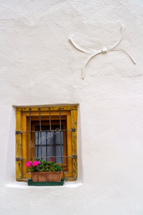 Preview: Glorenza, historic village in Venosta valley. Window