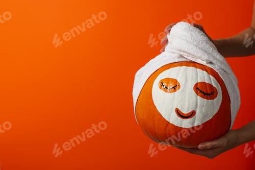 Preview: Skin and face care concept - pumpkin beauty mask