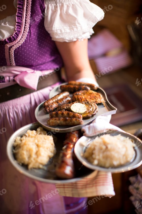 Vorschau: Traditional sausage plates, Nuremberg, Germany