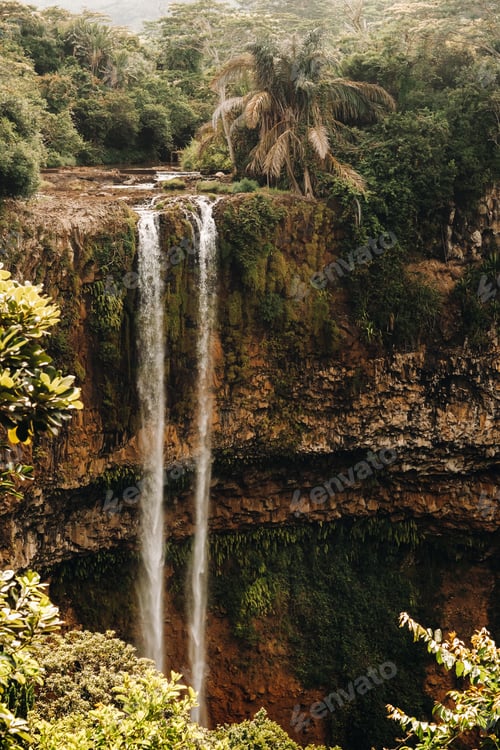 Preview: View from the observation deck of the Waterfall in the Chamarel nature Park in Mauritius