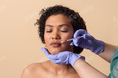 Preview: Aesthetic treatment procedure in a clinic with a woman receiving injections