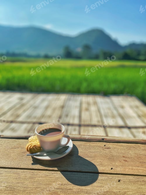 Preview: Hot coffee and breakfast amid the view of the lush mountain fields are so beautiful.