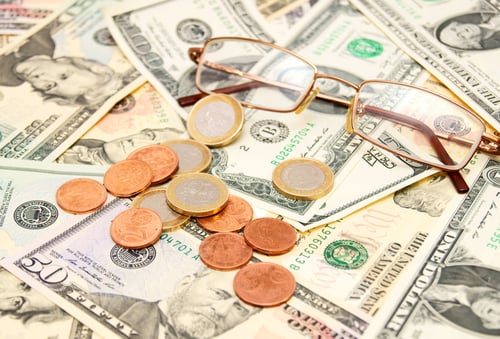 Preview: Glasses, coins on denominations.