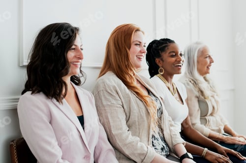 Preview: Women sitting in a row