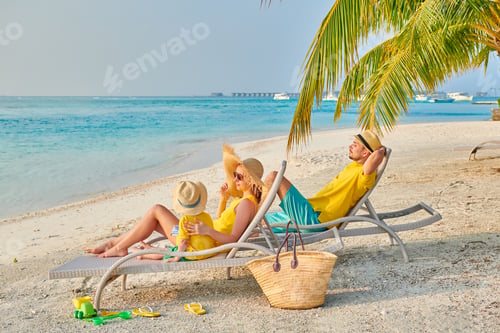 Preview: Family with three year old boy on beach