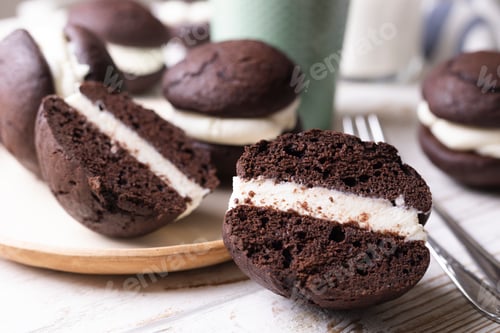 Preview: Whoopie Pie - chocolate cookie sandwich