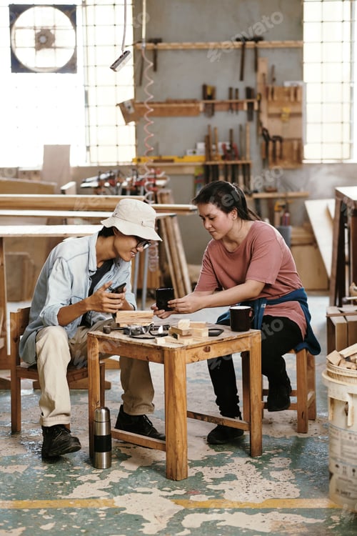 Preview: Carpenters enjoying coffee break