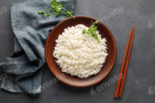 Preview: Boiled rice in a brown plate
