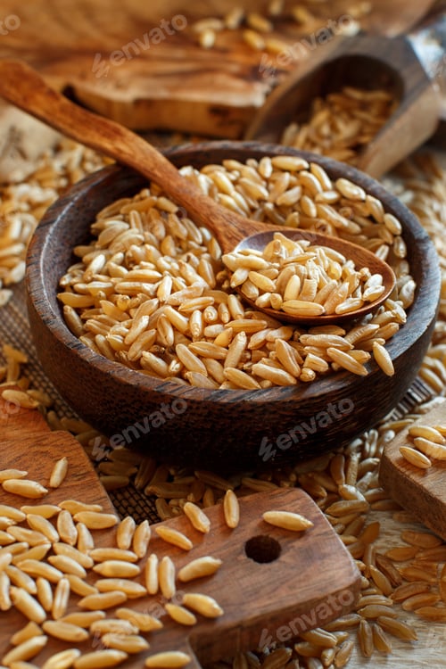 Preview: Raw Kamut grain in a wooden bowl