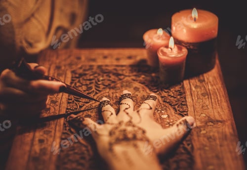 Preview: Drawing process of henna menhdi ornament on woman's hand