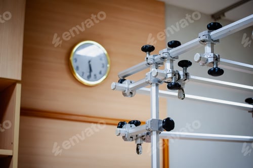Preview: Close-up of medical equipment, a lifting beam for treating broken bones.