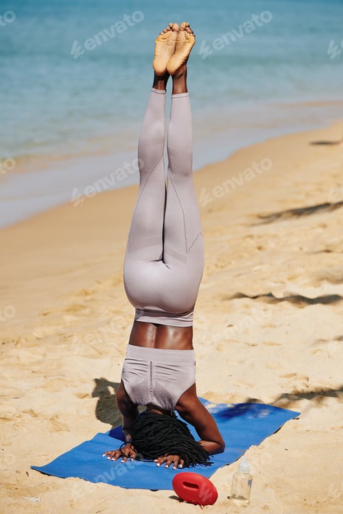 Preview: Sporty woman performing headstand