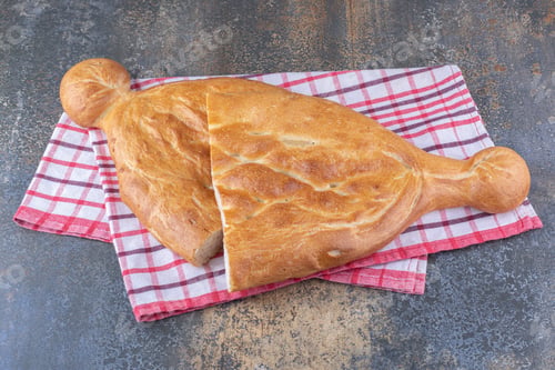 Preview: Loaves of half-sliced tandoori bread on marble background